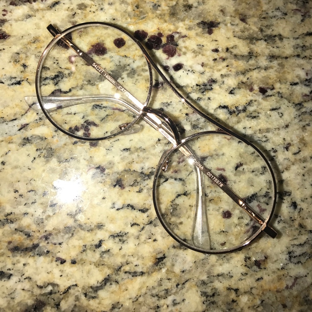 Clear lens fashion glasses