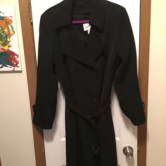Jacqueline Ferrar Jackets & Blazers - Almost new women's trench coat in blk