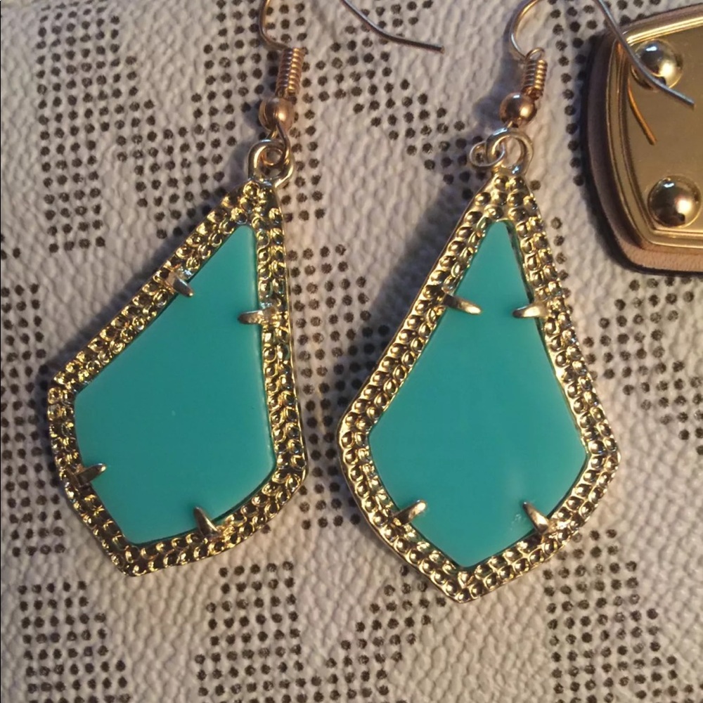 Triangle earrings 🙀💋