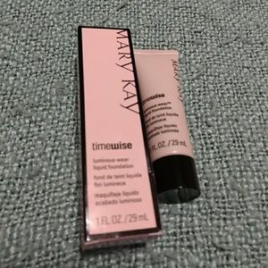 Mary Kay luminous liquid foundation- ivory 5