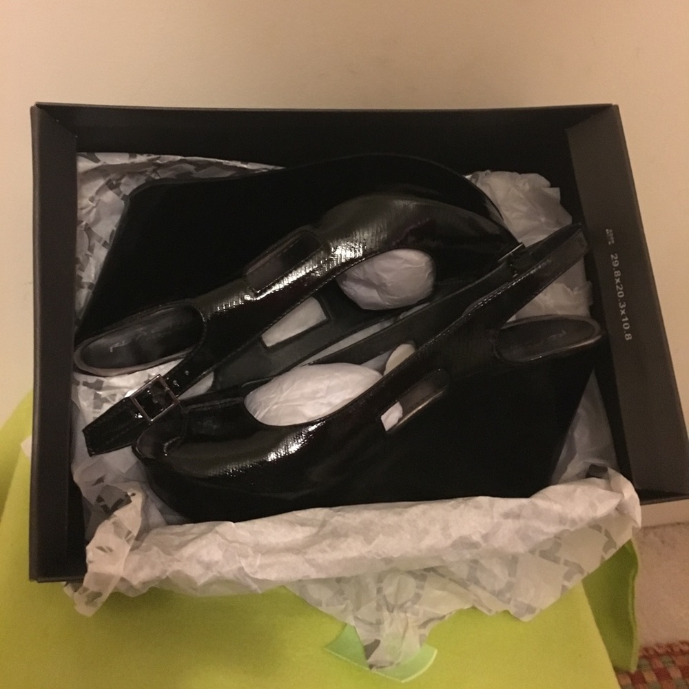 Kenneth Cole reaction black wedge sz. 9