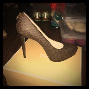 Micheal Kors heels Sz10
