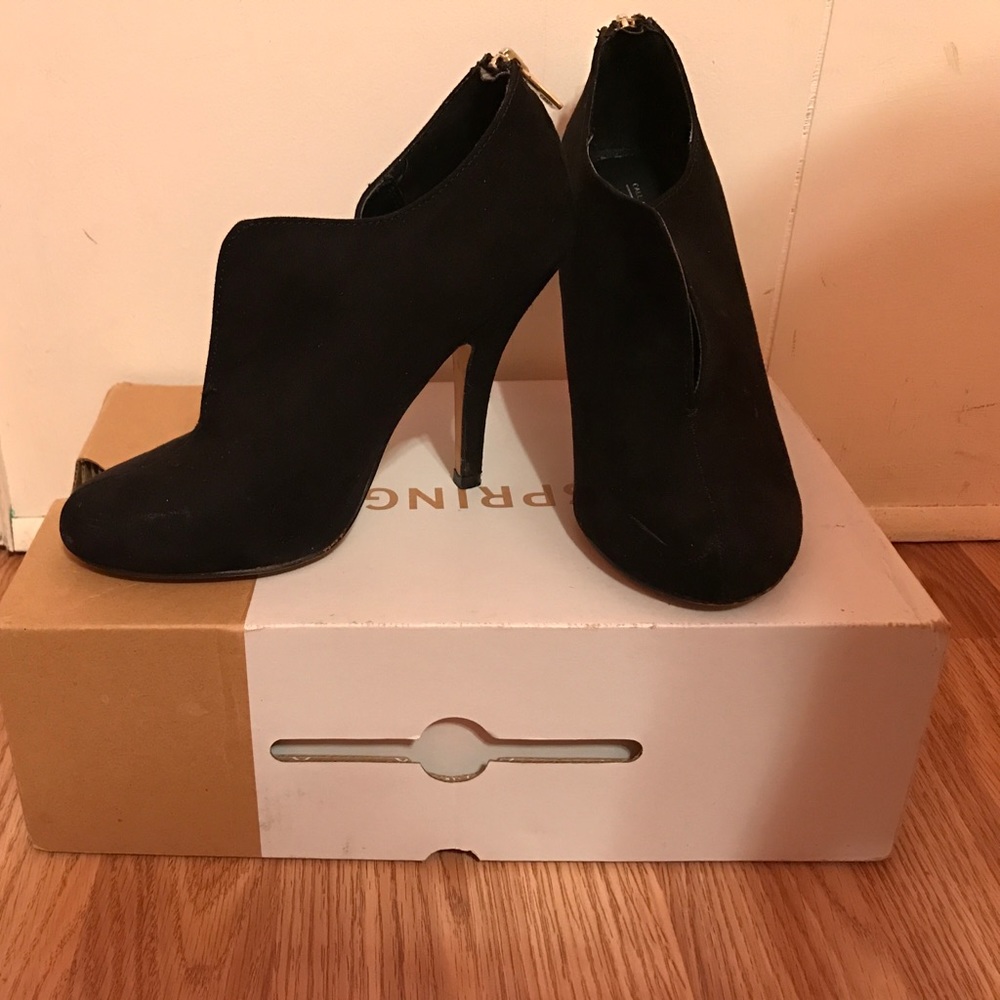 BLACK HEELS