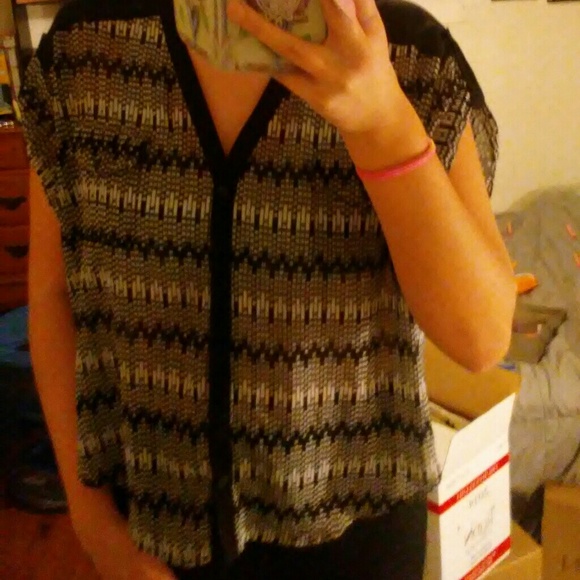 Partially see-through black and white shirt - Picture 3 of 3