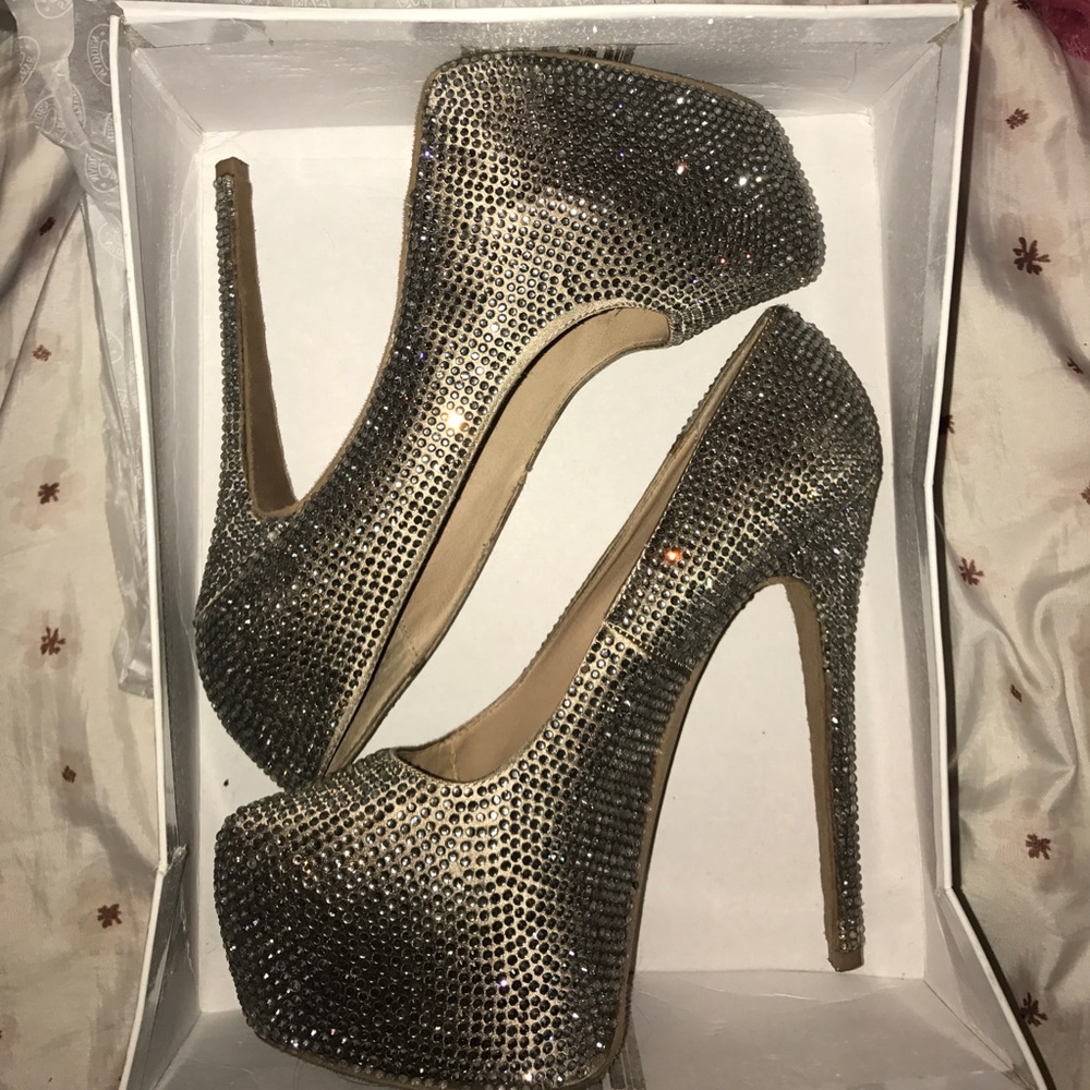Bedazzled Steve Madden heels 💎