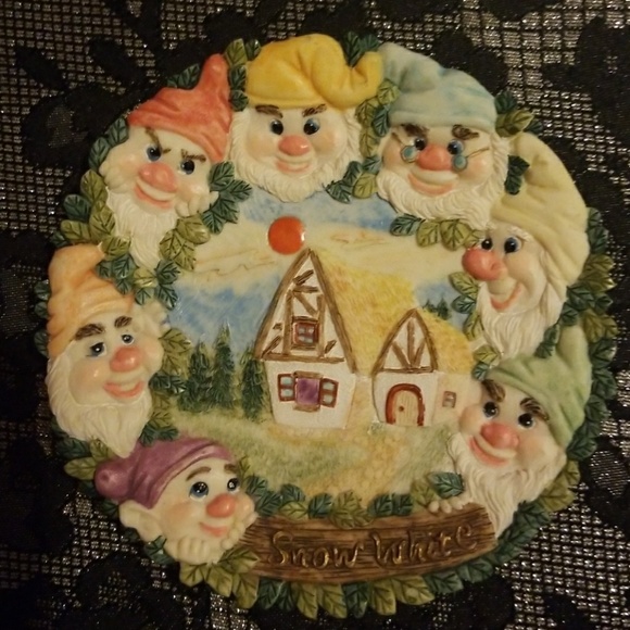 Snow White & The Seven Dwarfs Decorative Plate - Picture 1 of 3