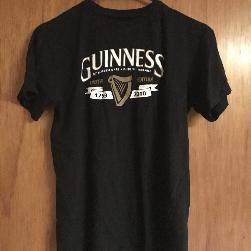 MAKE AN OFFER!!! Black graphic tee
