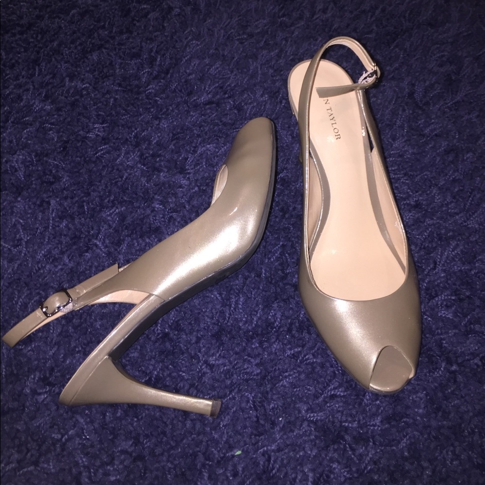 Ann Taylor formal heel