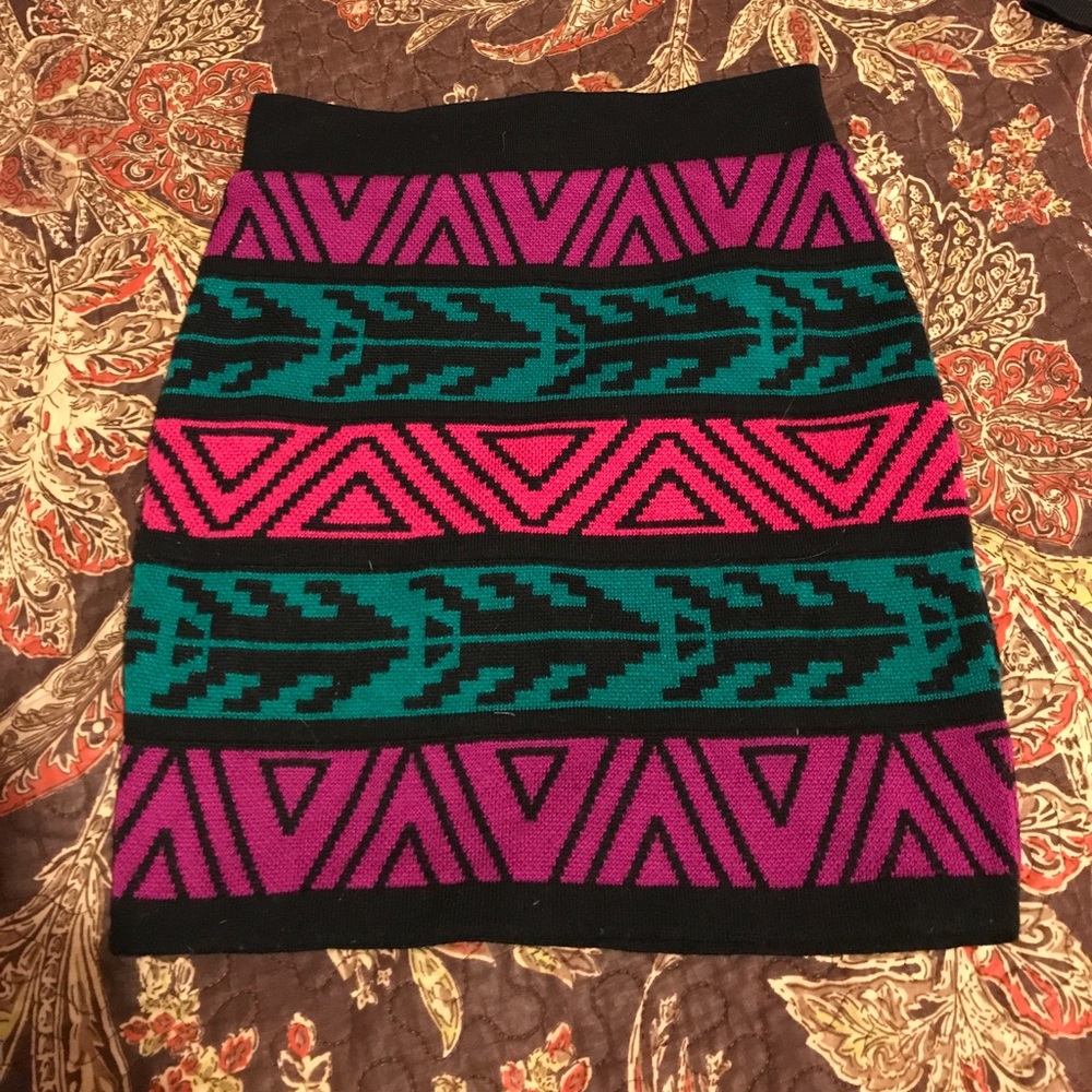 Patterned mini skirt
