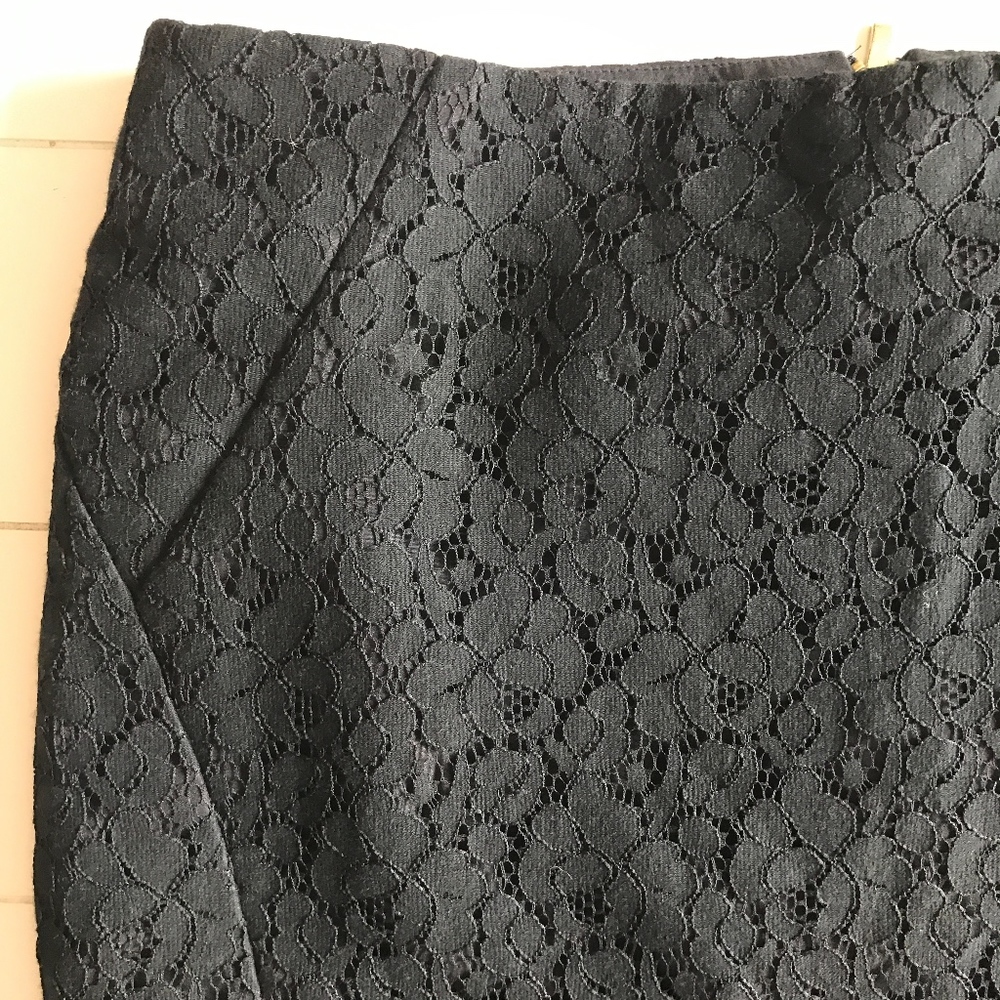 ❌SOLD❌ The Limited - Lace Pencil Skirt - Picture 3 of 4