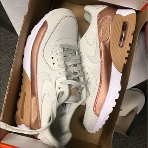 Meet your Posher, Ana