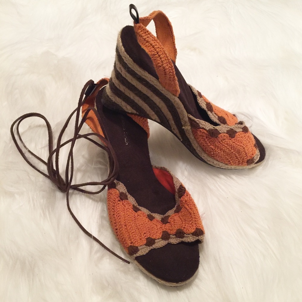 ✨🙀 $8 // S A L E ! ✌🏽Crochet detail wedges