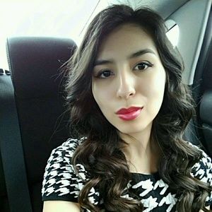 Meet your Posher, Elizabeth