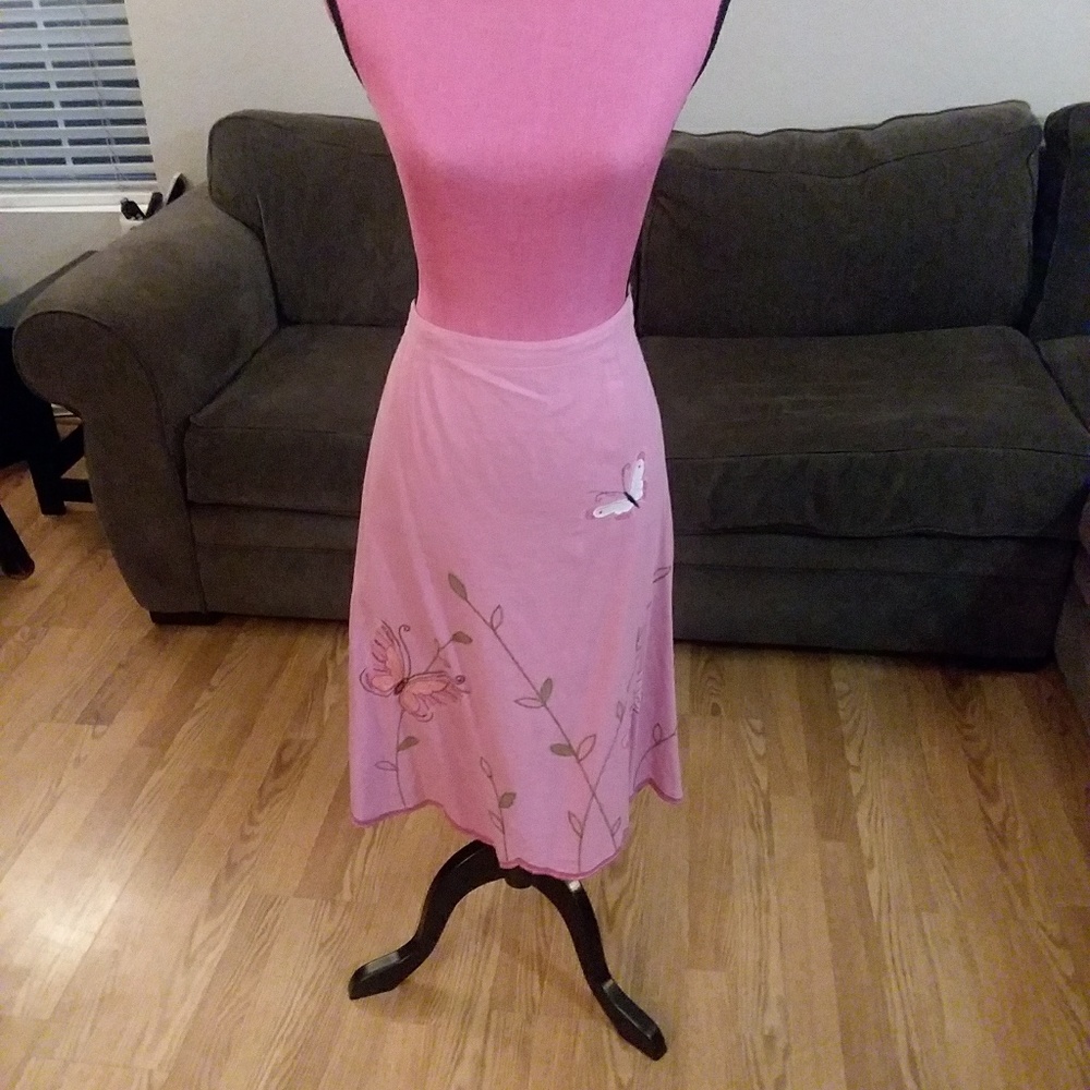 Linen butterfly skirt with scalloped bottom.