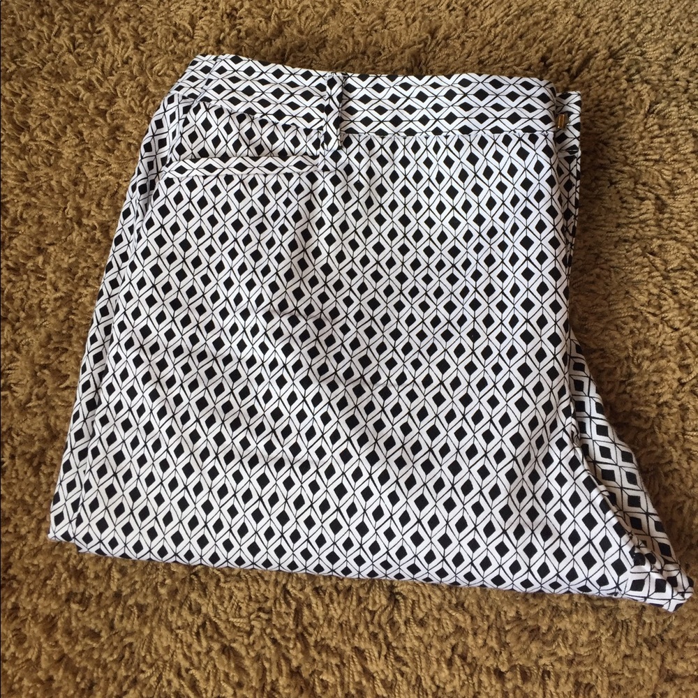Black & White Capris