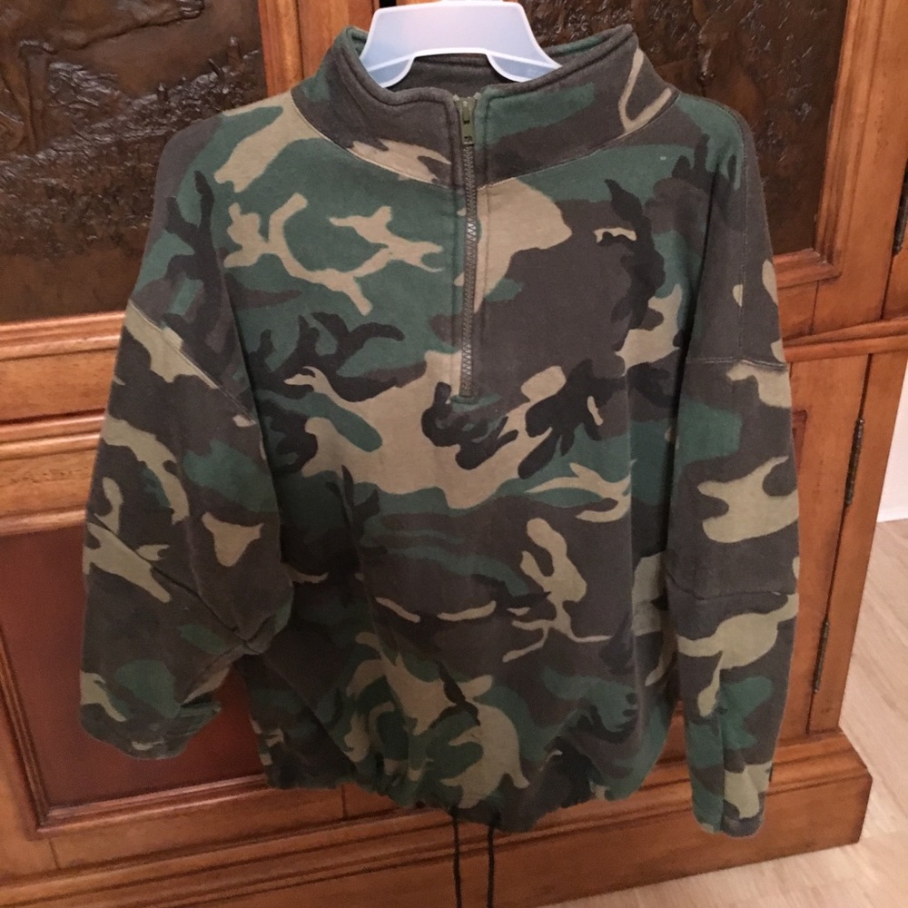 Mens sweatshirt great for outdoor sports