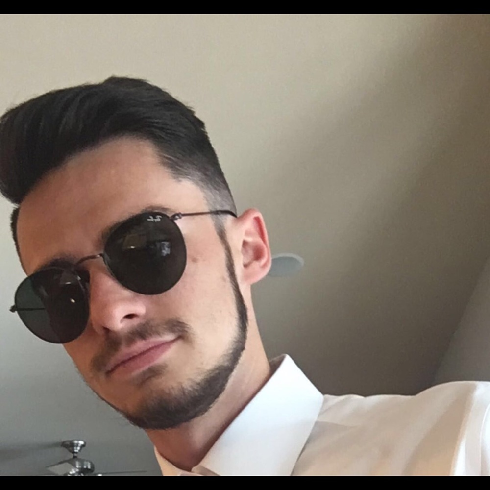 Meet your Posher, Easton