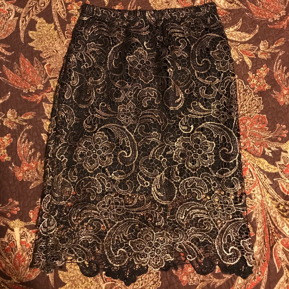 Knee-length skirt