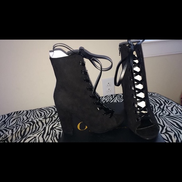 Shoes - Closet Clear Out‼️🆕With Box Black Lace Up Booties