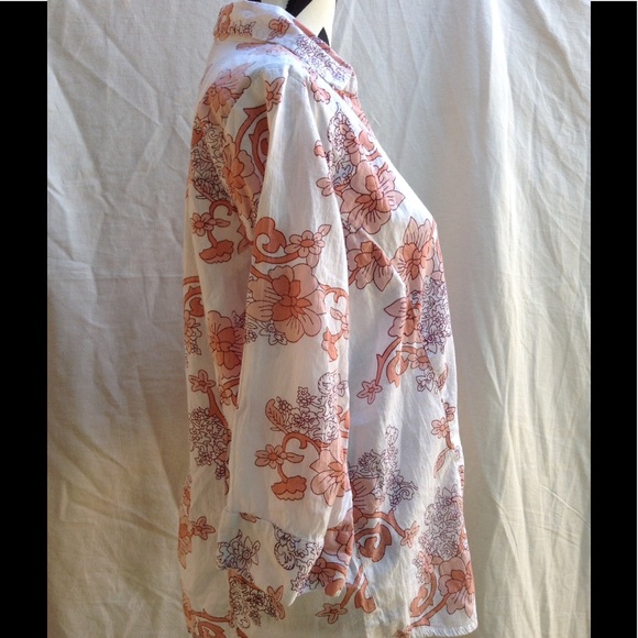 Floral button up blouse🌻 - Picture 3 of 5