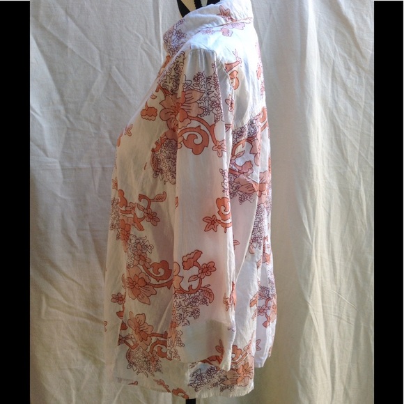 Floral button up blouse🌻 - Picture 5 of 5