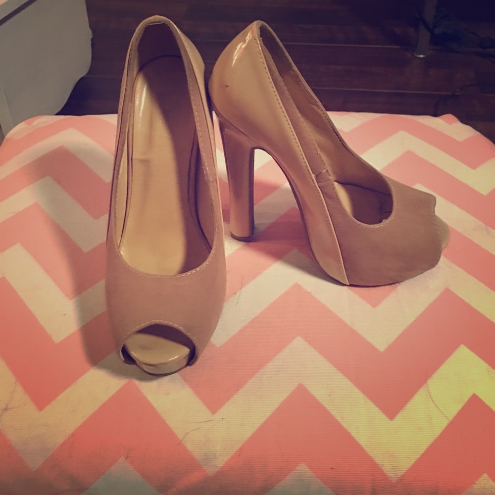 Beige heels!!