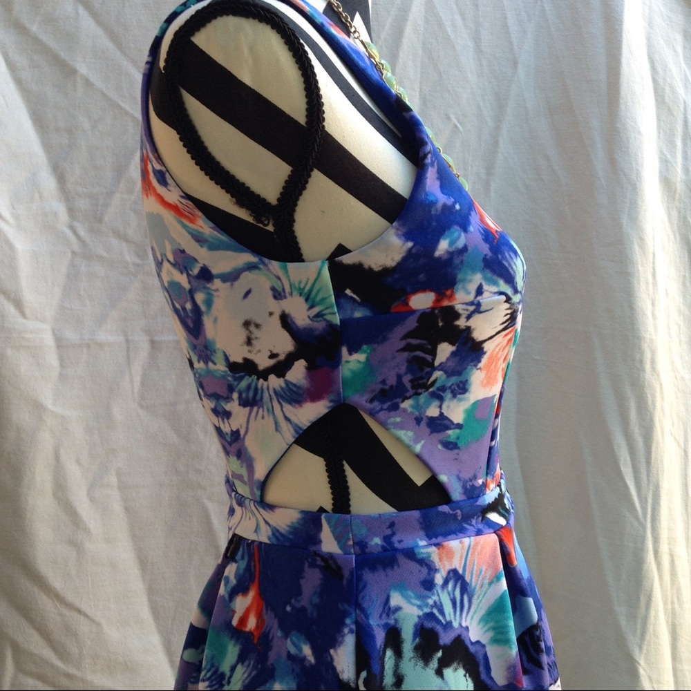 Colorful and flirty dress🌻 - Picture 4 of 5