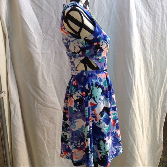 Colorful and flirty dress🌻 - Picture 3 of 5