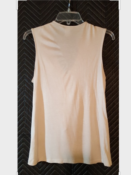 H & M Ruffled front tank - Picture 2 of 3