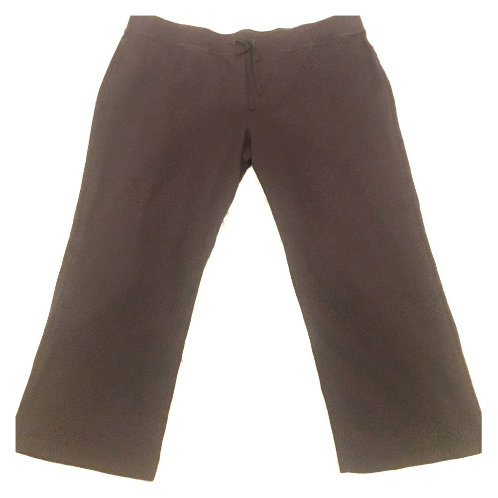 Plus size Avenue brown cropped pants