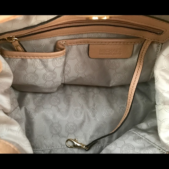 Michael Kors | GUC Marina Leather Drawstring Tote