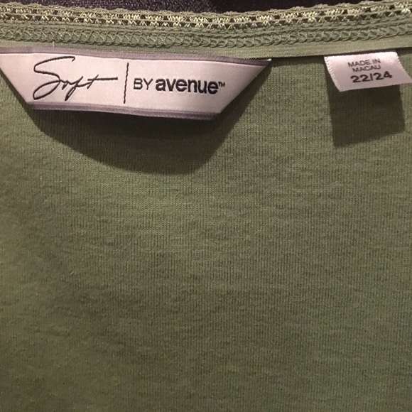 Plus size avenue top - Picture 4 of 4