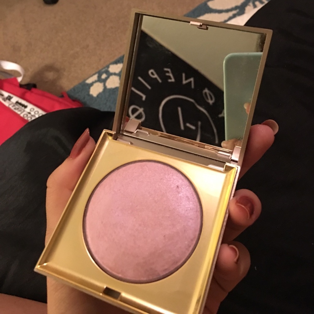 LIGHTLY USED STILA HIGHLIGHTER