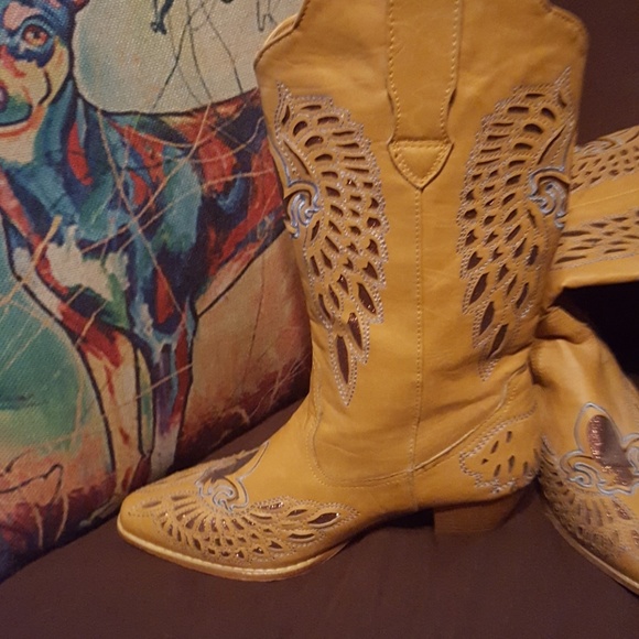 One of a kind boots - Picture 2 of 4