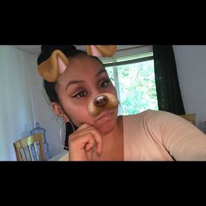 Meet your Posher, Noemi