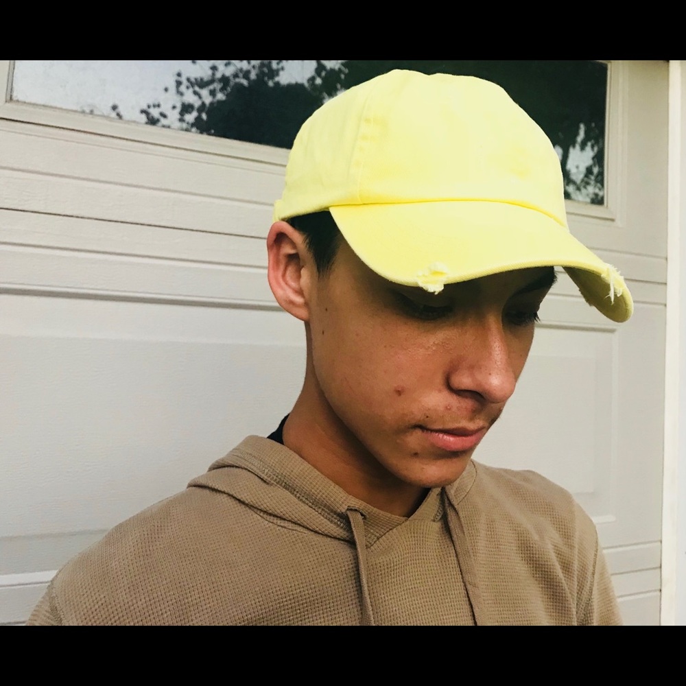 Yellow hat - Picture 2 of 5