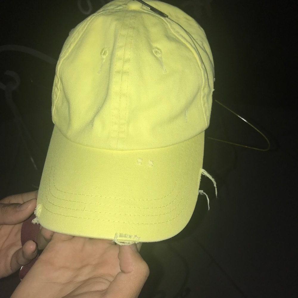 Yellow hat - Picture 5 of 5