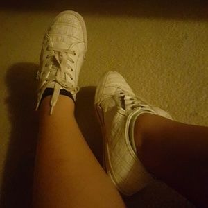 Meet your Posher, Valeria