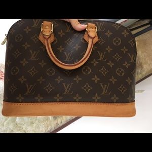 1 hour sale only 🎉Authentic Louis Vuitton alma pm