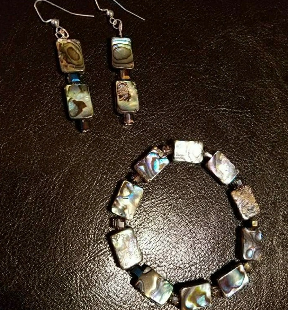 Abalone bracelet and earrings set