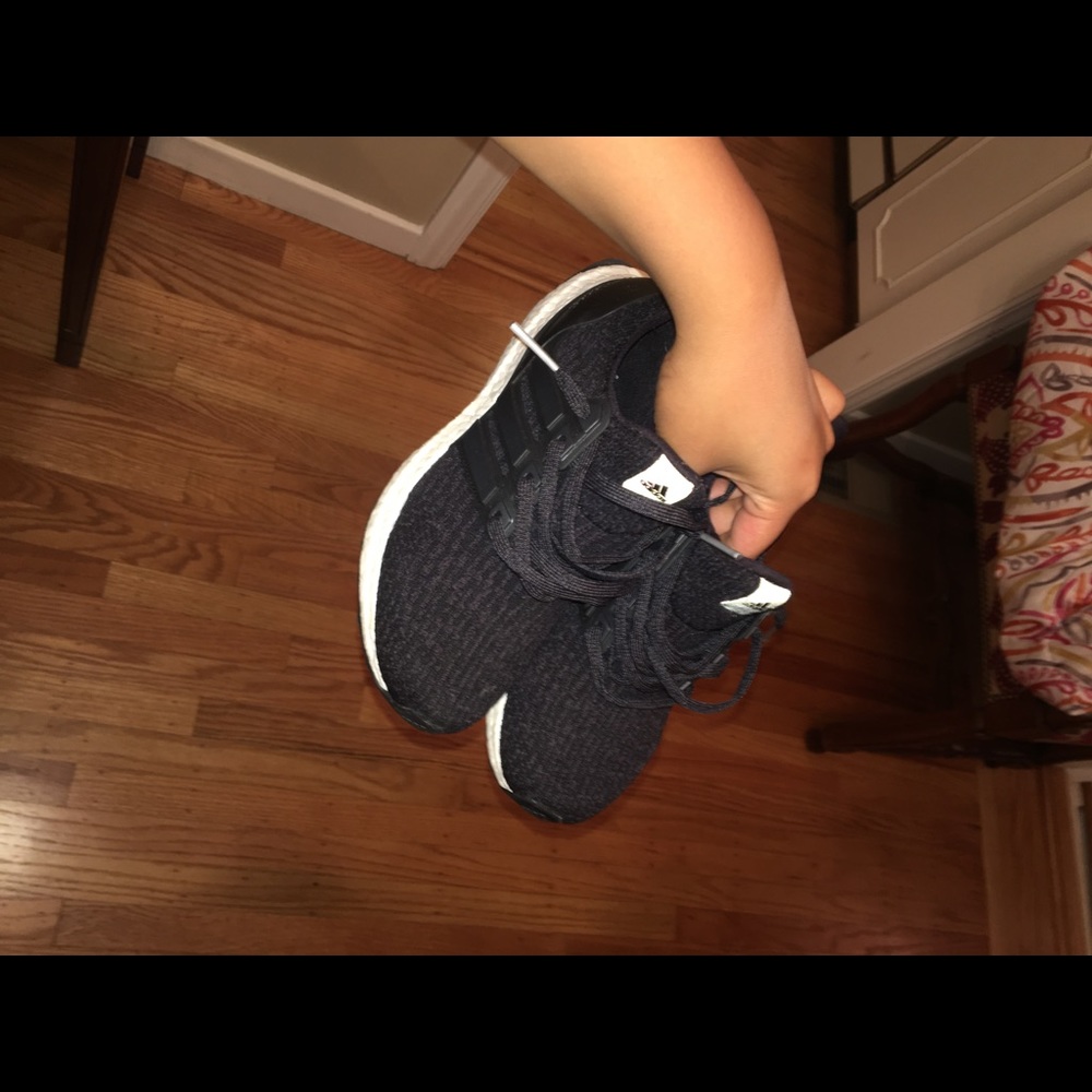 BLACK/WHITE ULTRABOOST