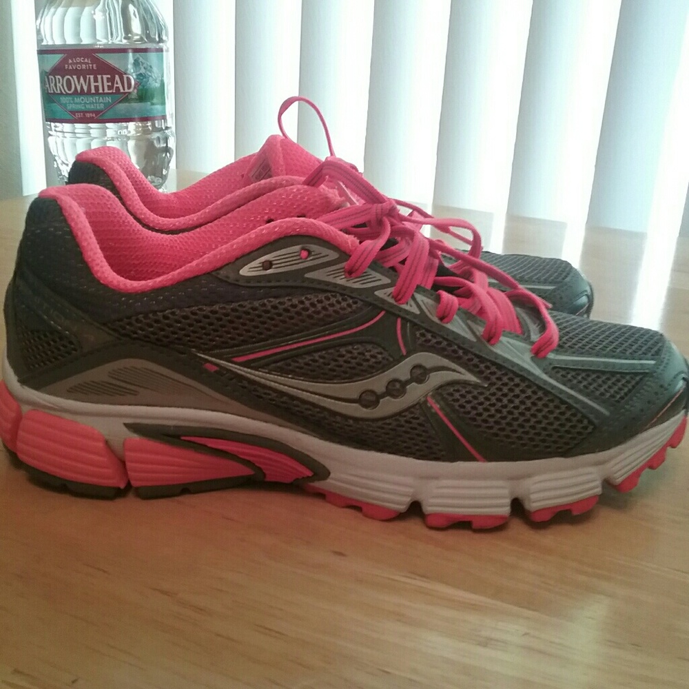 EUC Saucony Ignition 4 Tennis Shoes