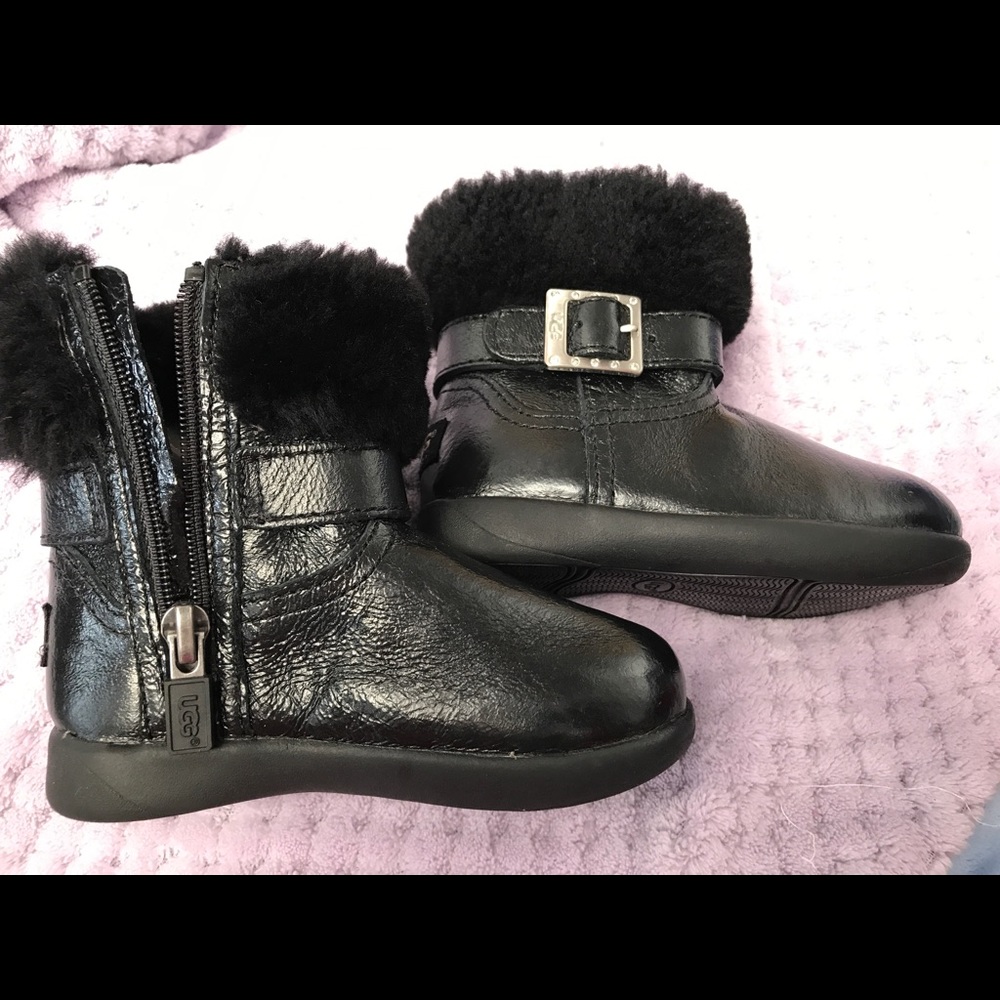 Black uggs like New!!!