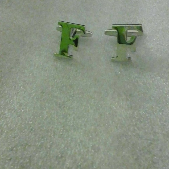 Cuff links intials " H"NWOT $19+ French cuff shirt - Picture 2 of 8