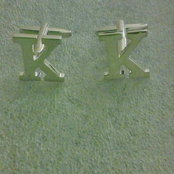 Cuff links intials " H"NWOT $19+ French cuff shirt - Picture 4 of 8