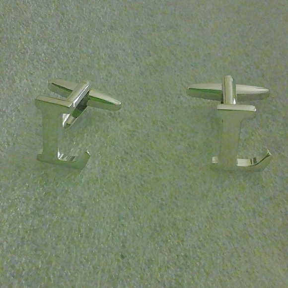 Cuff links intials " H"NWOT $19+ French cuff shirt - Picture 7 of 8