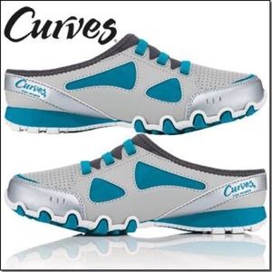 Curves for women slip-on sneaker. Size: 7W