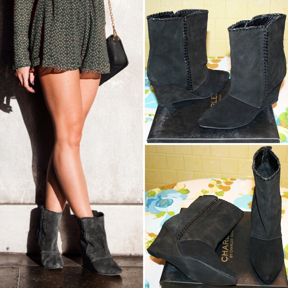 Black Whipstitched Suede Wedged Ankle Boot NIB - Picture 2 of 8