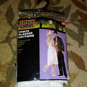 White flapper Halloween costume