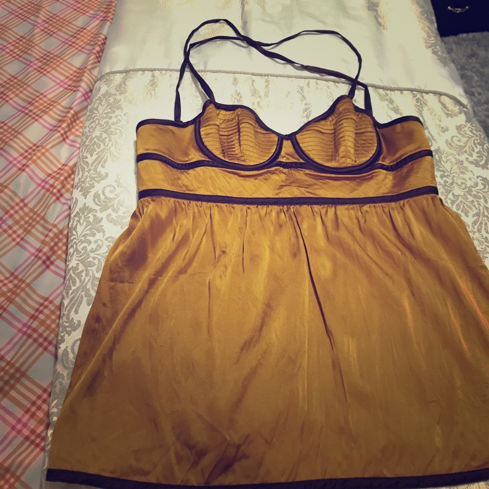 gold and brown strapless bustier shirt.